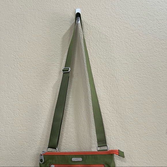 BAGGALLINI Olive Green Camo Crossbody Handbag Purse Pockets Orange Zipper Travel - Picture 4 of 10
